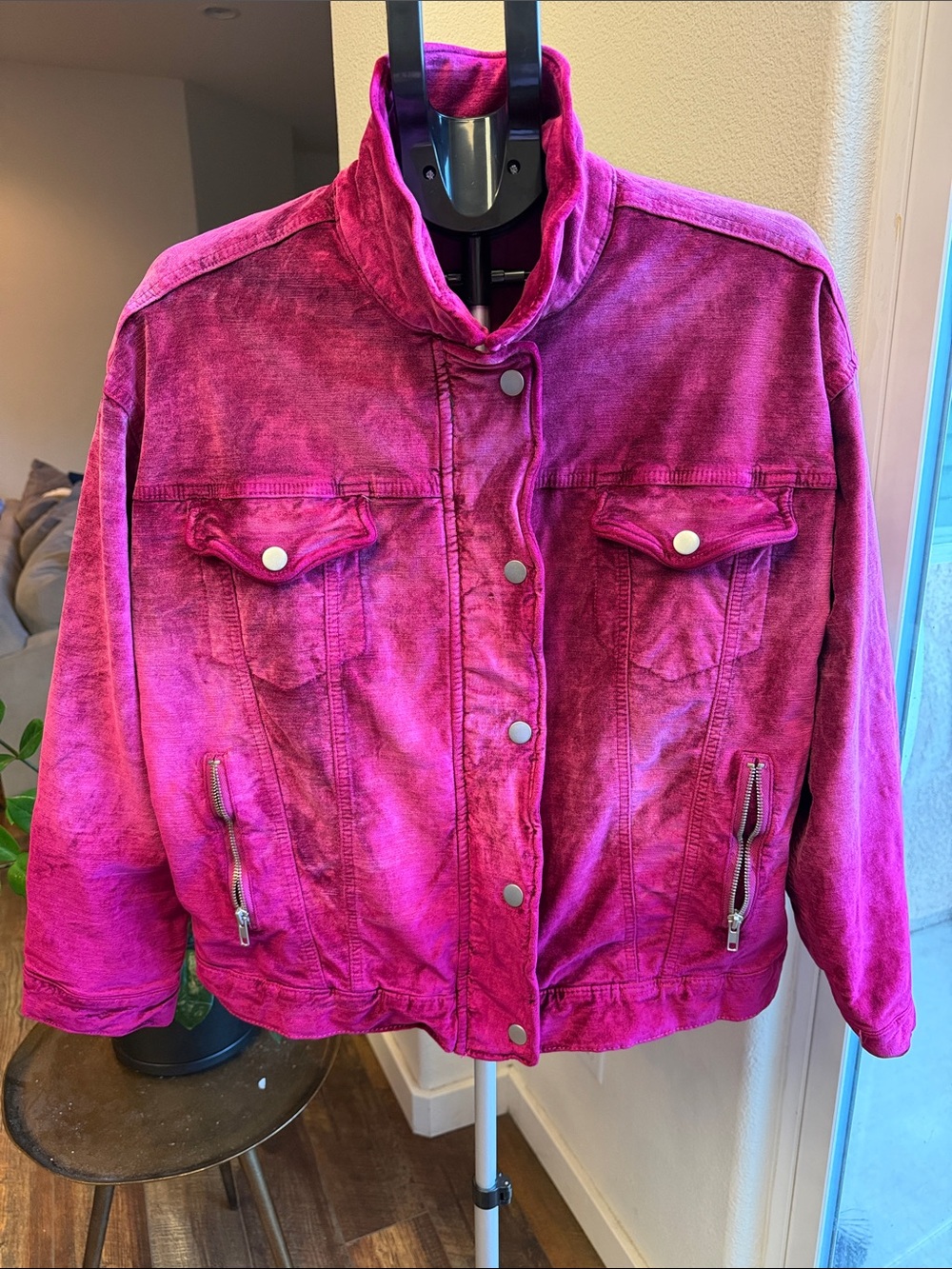 Free People Velvet Trucker Jacket Fuchsia Pink M/L Boho-Chic 90s Grunge Revival - Picture 4 of 7